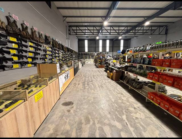 558M² WAREHOUSE TO LET IN STIKLAND INDUSTRIAL
